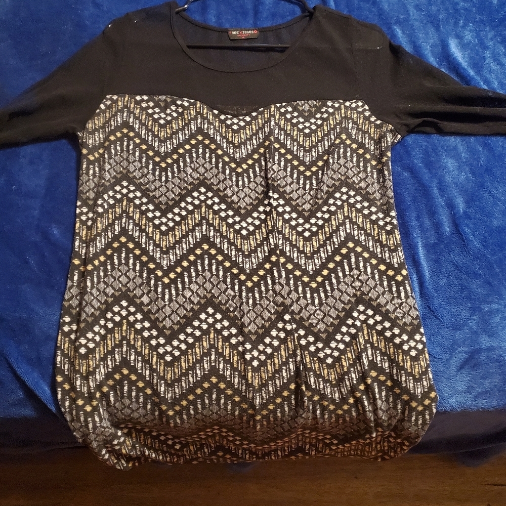 Gorgeous mesh shoulder maternity top